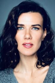 Natalie Burn في دور Olivia