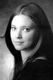 Lynne Frederick dans le rôle de Kendra Eldridge