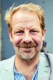 Patrick Joswig في دور Dr. Suter