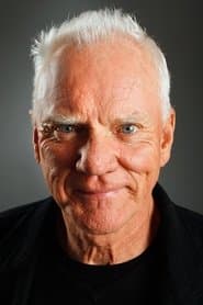 Malcolm McDowell dans le rôle de Cochrane