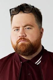Paul Walter Hauser dans le rôle de Simon
