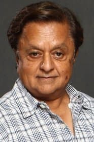 Deep Roy dans le rôle de Additional Performer