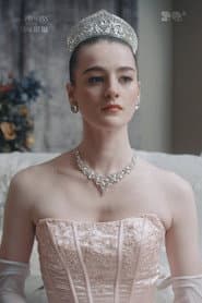 Meghan Reed dans le rôle de Lucy Lay