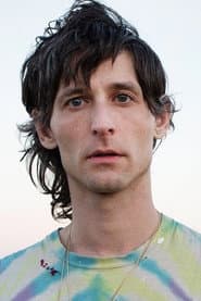 Nick Valensi dans le rôle de Self - Guitar