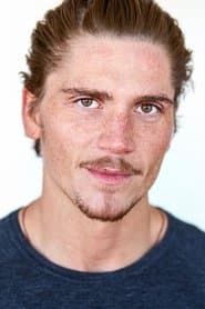 Duran Fulton Brown dans le rôle de Raider 1