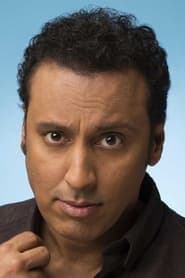 Aasif Mandvi dans le rôle de Self
