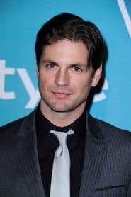 Gale Harold في دور Simon