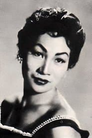 Bella Flores dans le rôle de Manang Karing