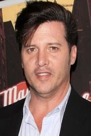 Peter Dobson dans le rôle de Tommy Ray