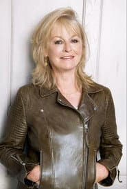 Sue Cook dans le rôle de Barb the Waitress