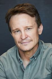 Damon Herriman dans le rôle de Dan