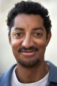 Frédéric Deleersnyder في دور Lieutenant Théo