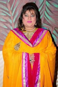Dolly Bindra في دور Pitambar Jalan's Wife