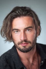 Shane Robinson dans le rôle de The Strap / Guardian