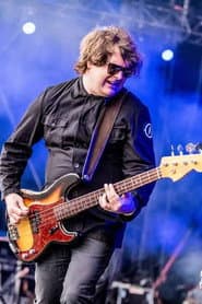 Jonathan Noyce as bass, backing vocals