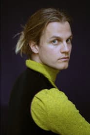 Charles Dhondt dans le rôle de Aki