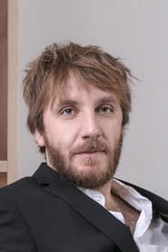 Matej Puc dans le rôle de Beno Cimerman