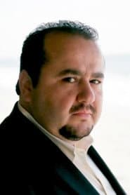 Sassoun Hagopian dans le rôle de DVD Shop Attendant