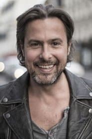Damien Ferrette في دور Falcon (voice)