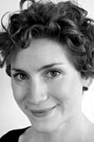 Flora Newbigin dans le rôle de Arrietty Clock
