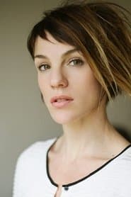 Claire Pérot dans le rôle de Captain Anaïs Susini