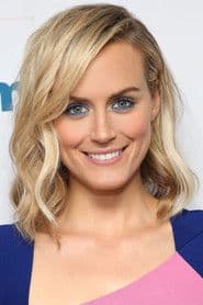 Taylor Schilling في دور Sarah Blume