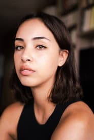 Luiza Benaïssa dans le rôle de Lou