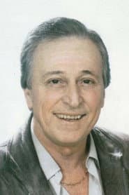 Κώστας Παληός dans le rôle de Police Commander