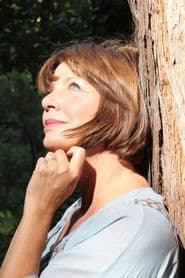 Desiree Goyette في دور Woman at Door (voice)