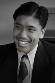 Travis Hui dans le rôle de James Wong