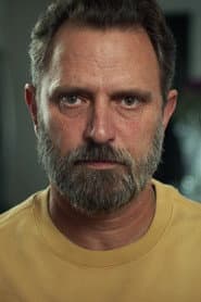 Adam Zimmerman dans le rôle de Charlie Plater