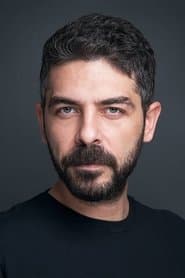 Sinan Tuzcu dans le rôle de Mustapha