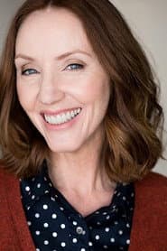Jennifer Courtney dans le rôle de Stella Kennedy