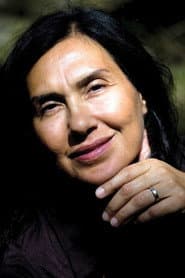 Mina Azarian dans le rôle de The Mother