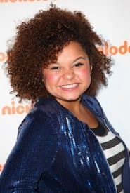 Rachel Crow dans le rôle de Nikki