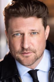 David Lee Garver dans le rôle de Mark Tinsley