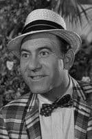 Louis Quinn dans le rôle de Joe Lorenzo