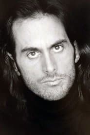 Mathew Karedas dans le rôle de Joe Marshall