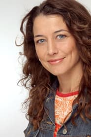 Carmen Thomas في دور Senior Resident