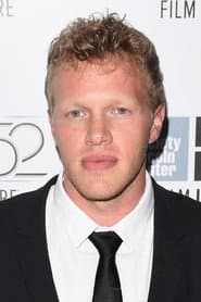 Sebastian Bear-McClard dans le rôle de Self