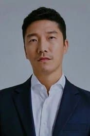 Hong Gi-jun dans le rôle de President Yong