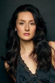 Krysten Wagner في دور Amanda