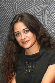 Mona Wasu في دور Preeti Mehra