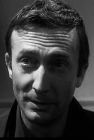 Salvador Ugarte dans le rôle de Miss Leslie