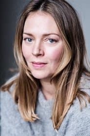 Daisy Beaumont dans le rôle de Sarah