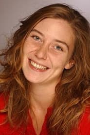 Sarah Lecarpentier في دور Aurélie Grenon