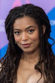Jaz Sinclair as Chloe