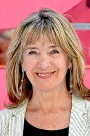 Julia Deakin as Maggie