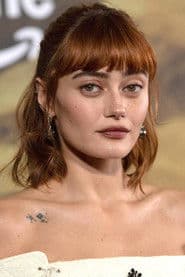 Ella Purnell as Mackenzie