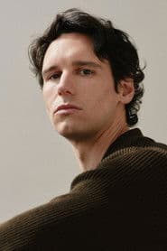 Cory Michael Smith في دور Tommy Tucker